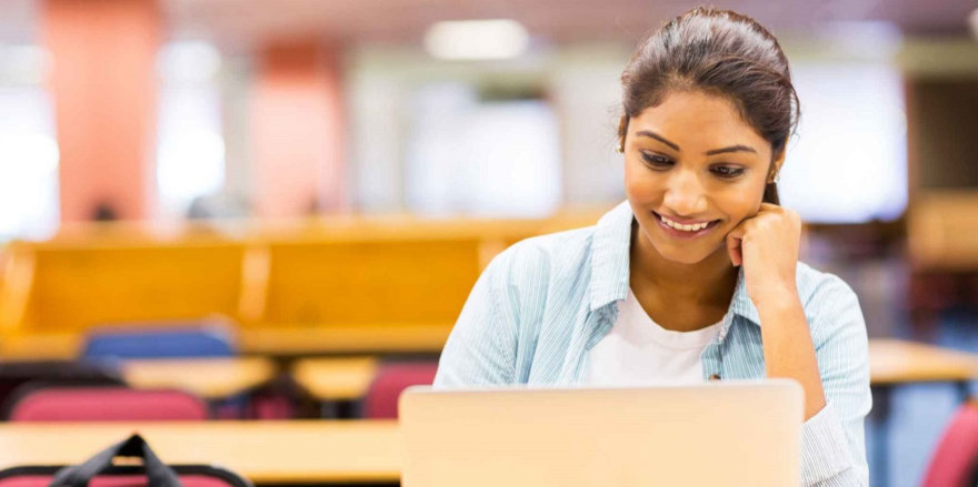 A student searches for scholarships on ScholarshipsCanada.com