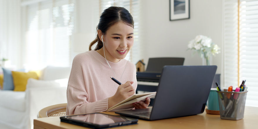  Tips for Taking Online Classes: 8 Strategies for Success 
