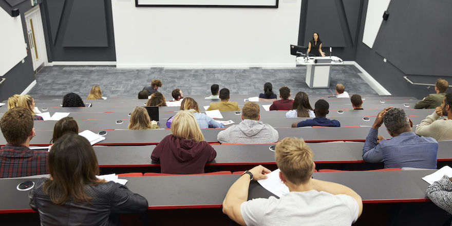  The Major Differences Between High School Classes and University Lectures 